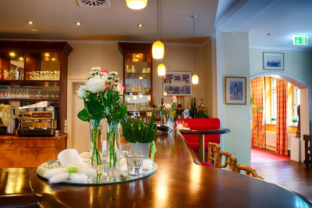Campus Garden Businesshotel อิเซอร์โลห์น ภายนอก รูปภาพ