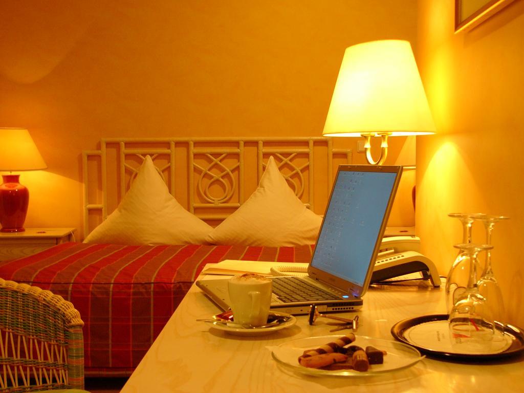 Campus Garden Businesshotel อิเซอร์โลห์น ภายนอก รูปภาพ